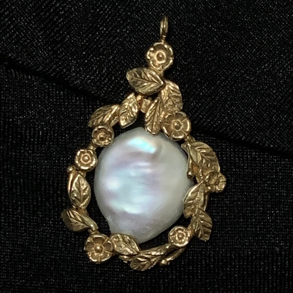 Gold plated pearl pendant - Picture 2 of 3